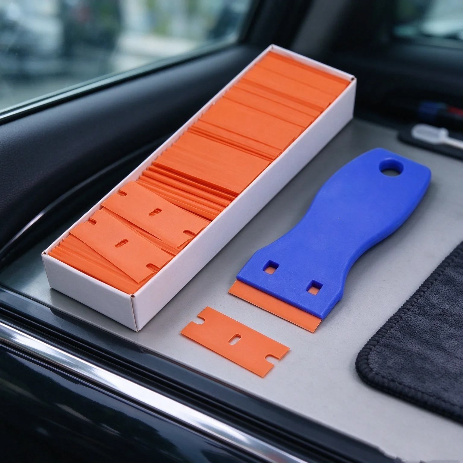 2/1 Set Plastic Scraper Tool for Safely Removing Decals and Labels, Scratch-Free Adhesive Remover, Comes with Scraper and Blade, Suitable for Glass, Windows, Gaskets, and Paint