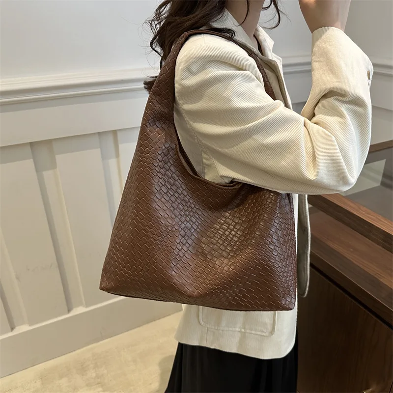 Women\'s Retro Artificial Leather Woven Pattern Shoulder Bag Large Capacity Tote Bag Casual Armpit Bag Large Tote Bag Daily Work