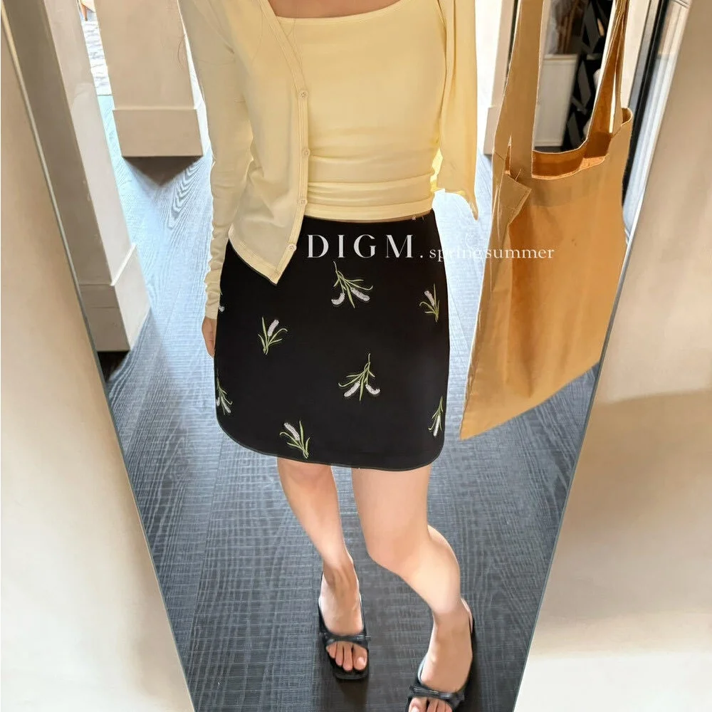 French Style Sweet Retro Flower Embroidery A-line Bodycon Skirt For Women Elegant Temperament High Waist Slim Short Skirt