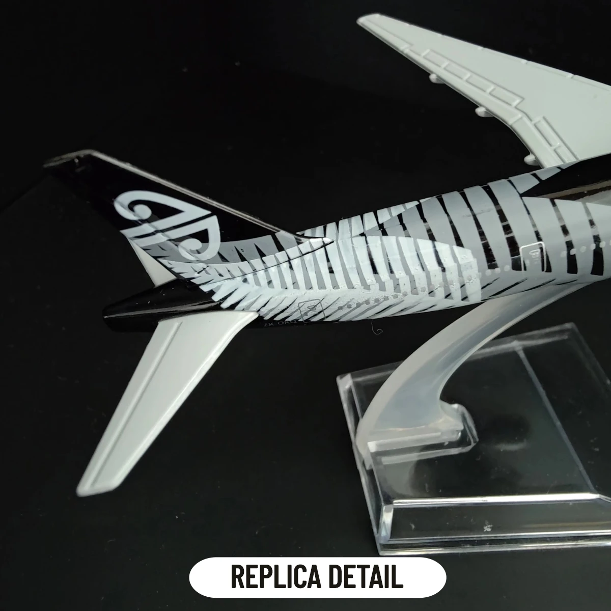 Scale 1:400 Metal Aircraft Replica New Zealand Airlines B777 Plane Boeing Airbus Aviation Model Diecast Miniature Collection Toy