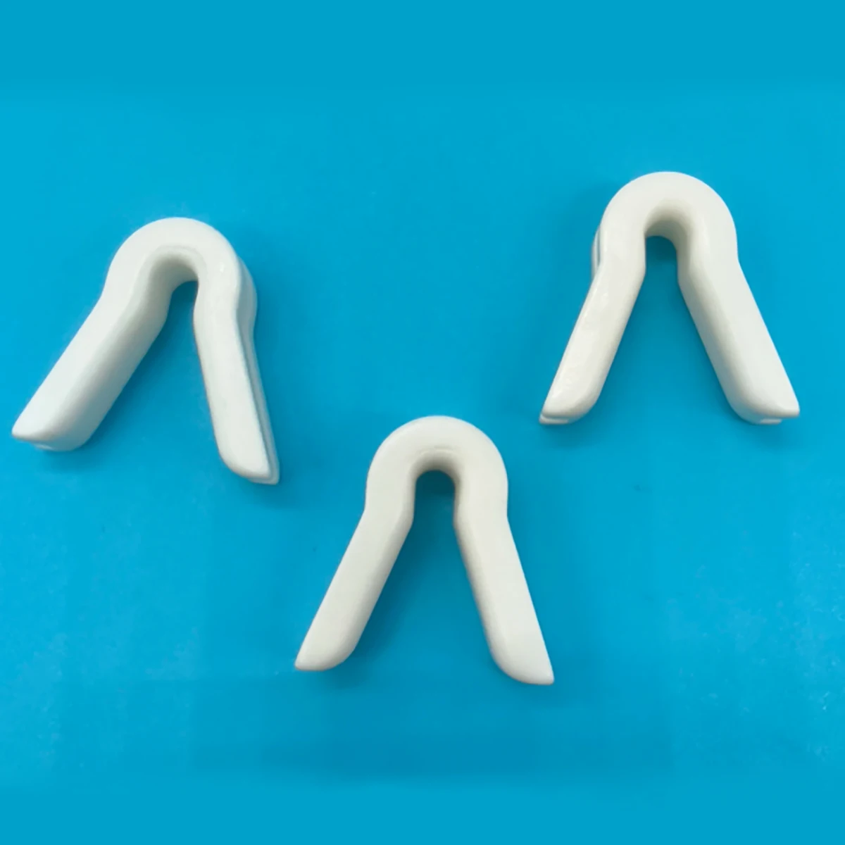 Alumina Ceramic V-Shaped Thread Guide Hook Wear Resistant Textile Spinning Machine Parts