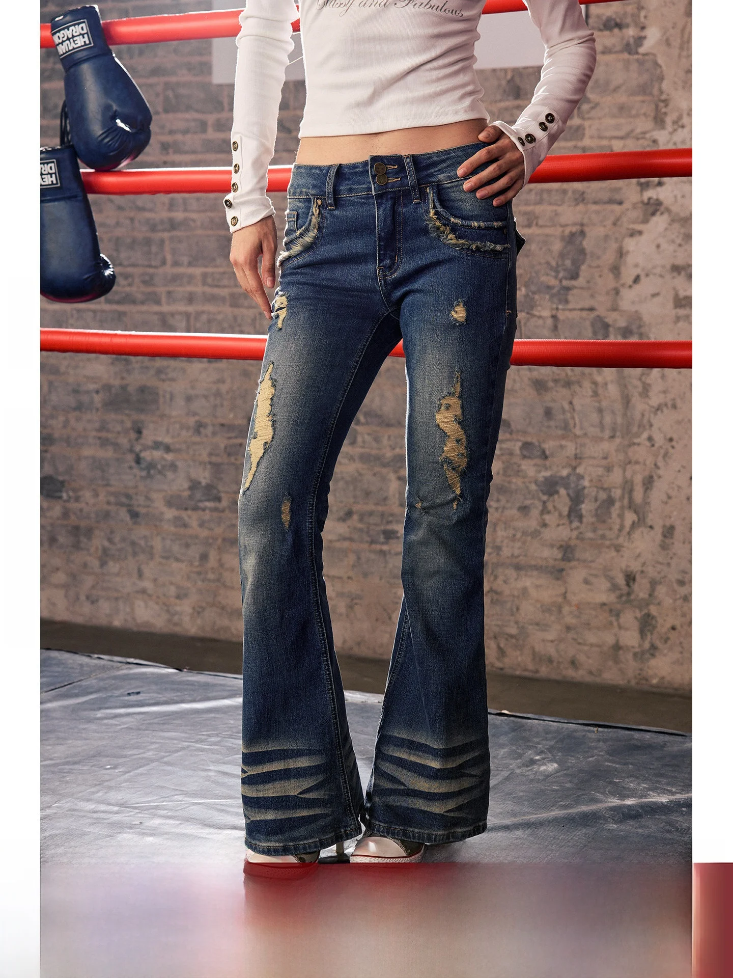 

Джинсы BeerBro Violent Beau Elastic Bell Bot женские, свободного кроя, с низкой посадкой, из хлопкового денима, с эффектом потертости