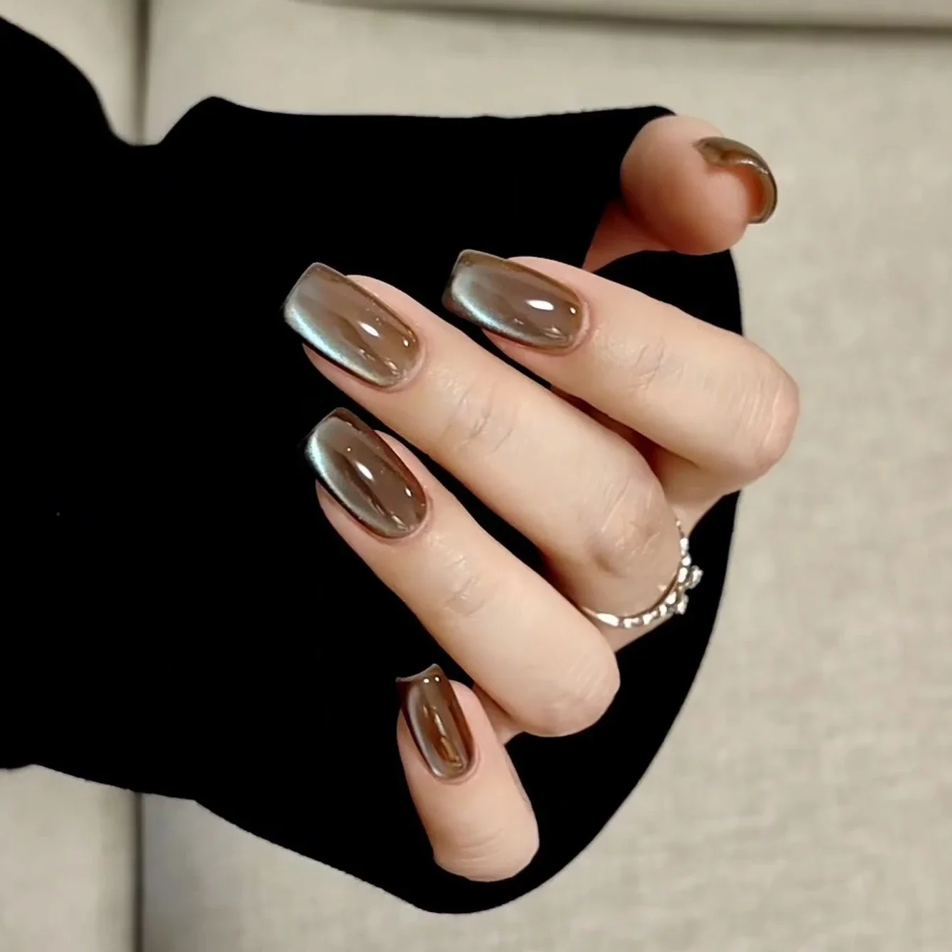 2026 Hit Item Skin-Brightening Sea Salt Water Glass Bead Cat Eye Gel Polish, High-End Finish Nail Art
