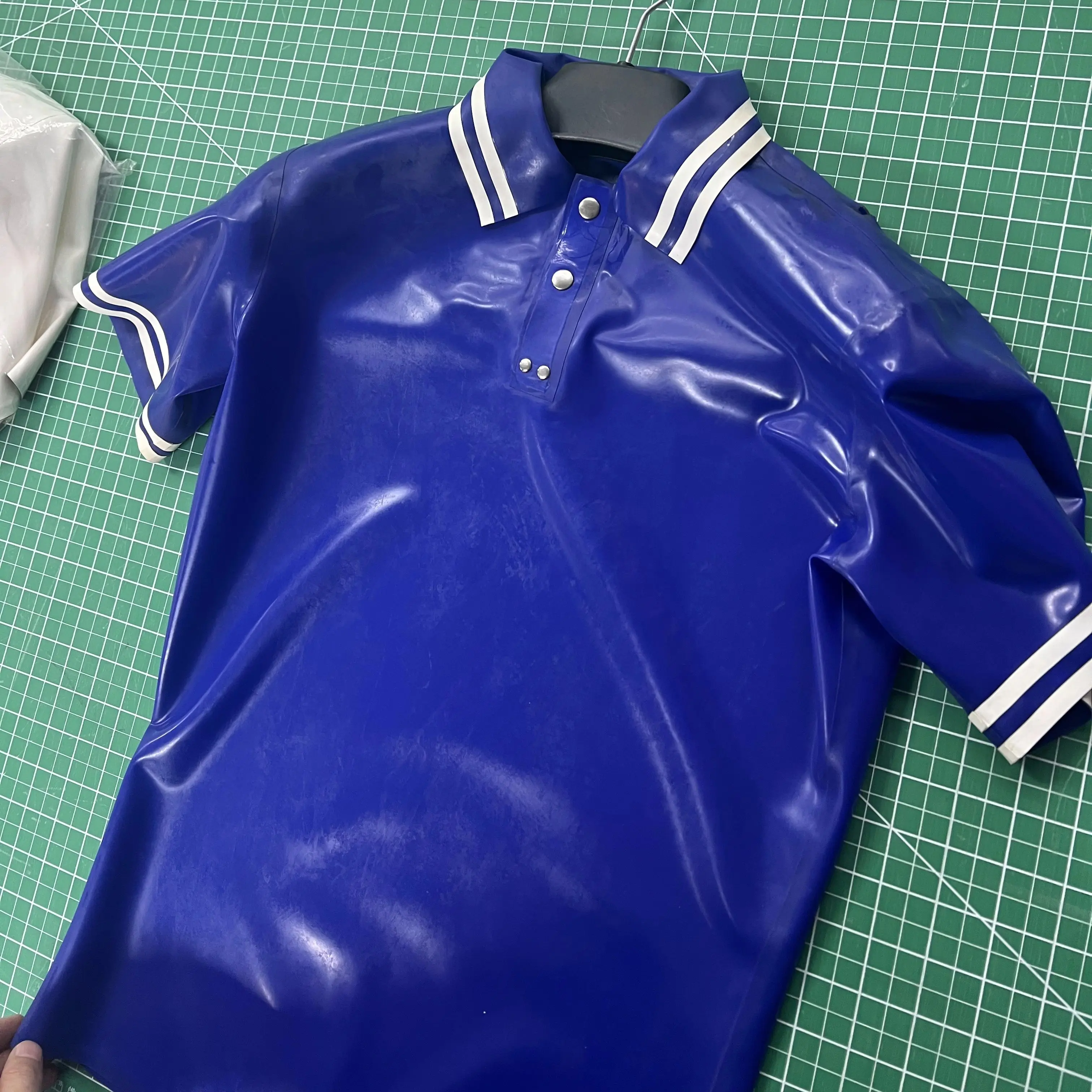 

Men's Blue Natural Rubber Polo Shirt with White Striped Trim Form-Fitting Short-Sleeve Top