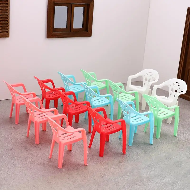 4-teiliges Miniatur-Stuhlset mit Rückenlehne, Kunststoff-Puppenhaus-Sessel im Maßstab 1:6, Puppenmöbel, ideale Kindergeschenke