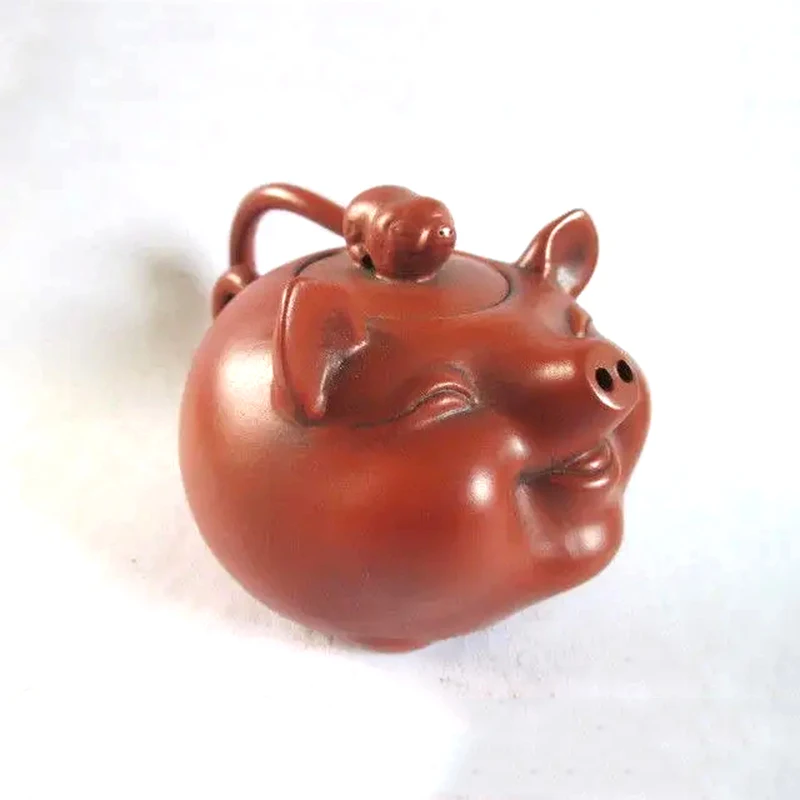 Collection in ancient China. Pigs teapot