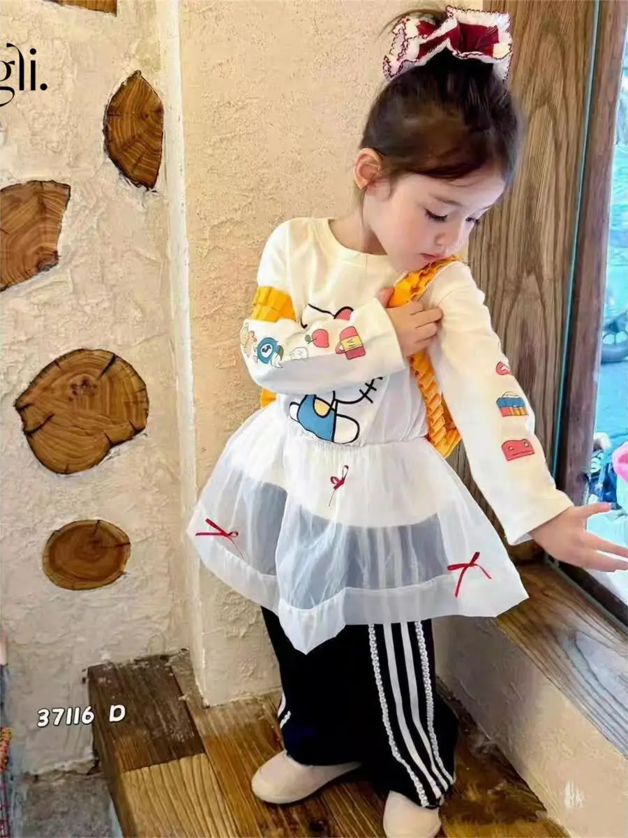 Urocza dziewczęca bawełniana koszulka z długim rękawem, nadruk KT, warstwa bazowa, modna odzież jesienna, ubrania dla dzieci, dopasowany krój.