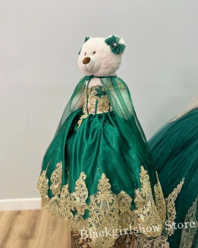 Emerald Green Quinceanera Teddy Bear Dress 2024 Luxury One Shoulder Gold Applique Strap Shawl Mini Quinceanera Dress