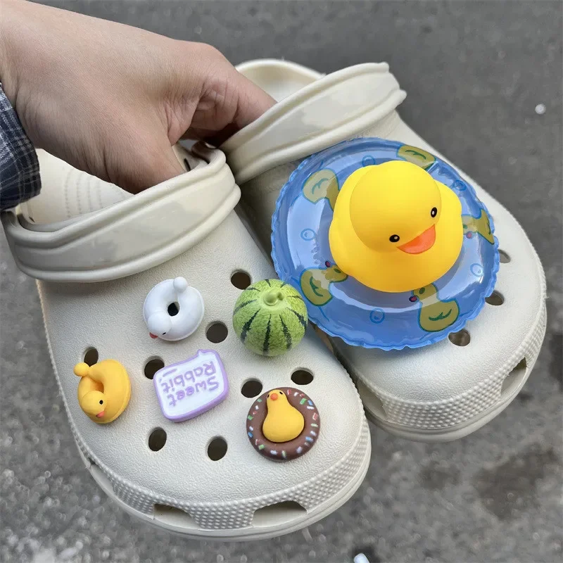 Ensemble complet de breloques de chaussures de bricolage pour petit canard jaune, breloques de chaussures trouées, décoration de chaussure de