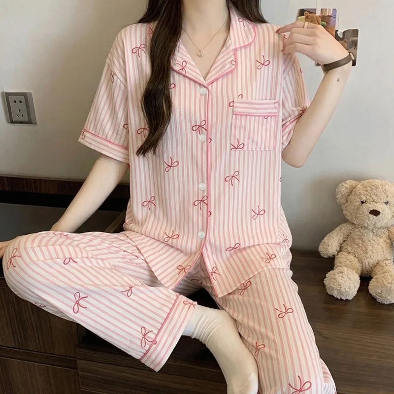 

Милый полосатый комплект пижамы для девочек: тонкая летняя модель из жатой ткани с коротким рукавом и длинными брюками, с бантом, удобный домашний костюм