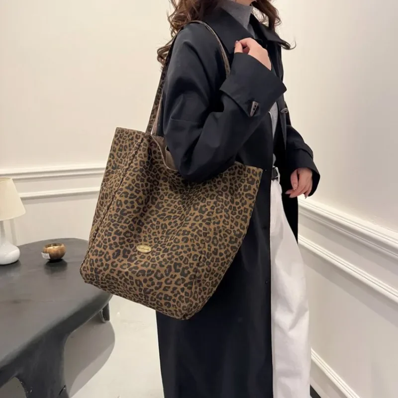 Luxury Sail Butot Bag 2025 Autumn Fashion Versatile Two Sided Double Shoulder Bag Large Capacity Commuter Leopard Pattern Bag