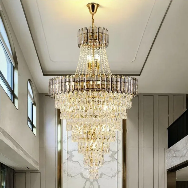 Duplex-Gebäude hohl leer Wohnzimmer großer Kronleuchter moderner einfacher Luxus