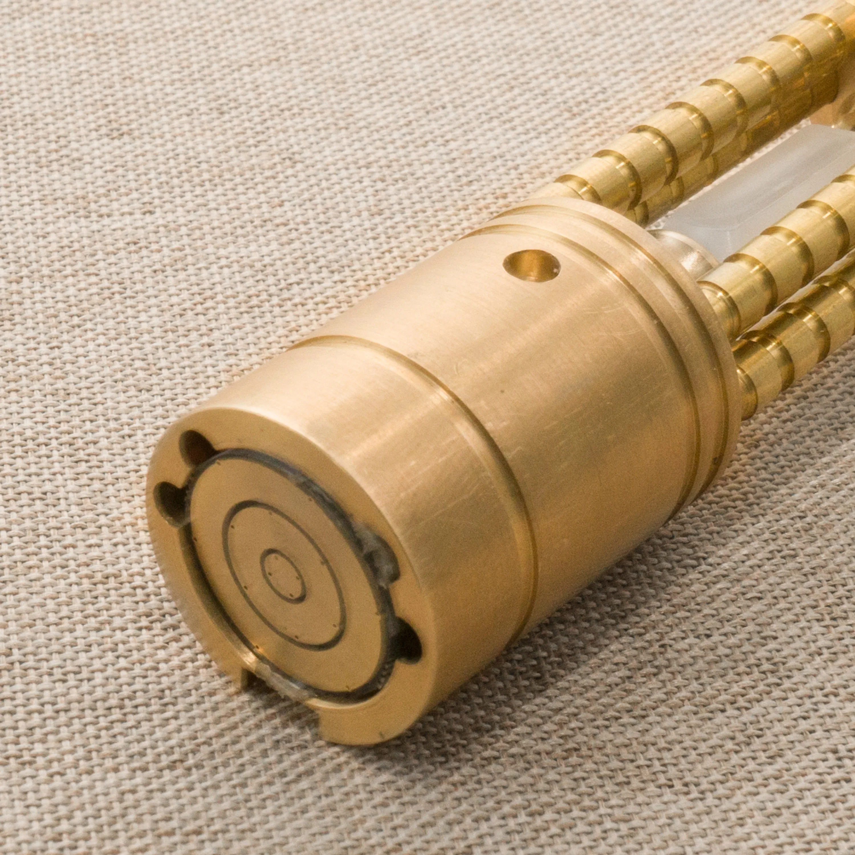 Diysabers recém-projetado de cristal rotativo, câmara de cristal de metal feita de latão com design diy para acessórios de sabre de luz