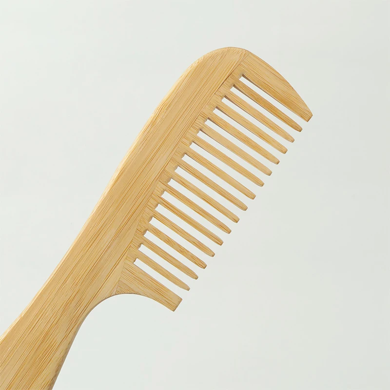 1pcs Natural Handmade Bamboo Comb.   It is antistatic, can detangle hair smoothly, is suitable for long hair to prevent knotting