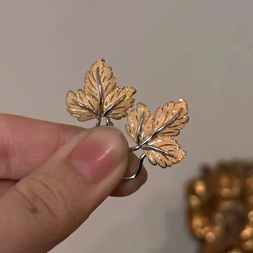 Elegant Compact Exquisite Grape Leaf Earring Italian Gold Color Carving Craftsmanship Unique Retro Luxurious Temperament Earring