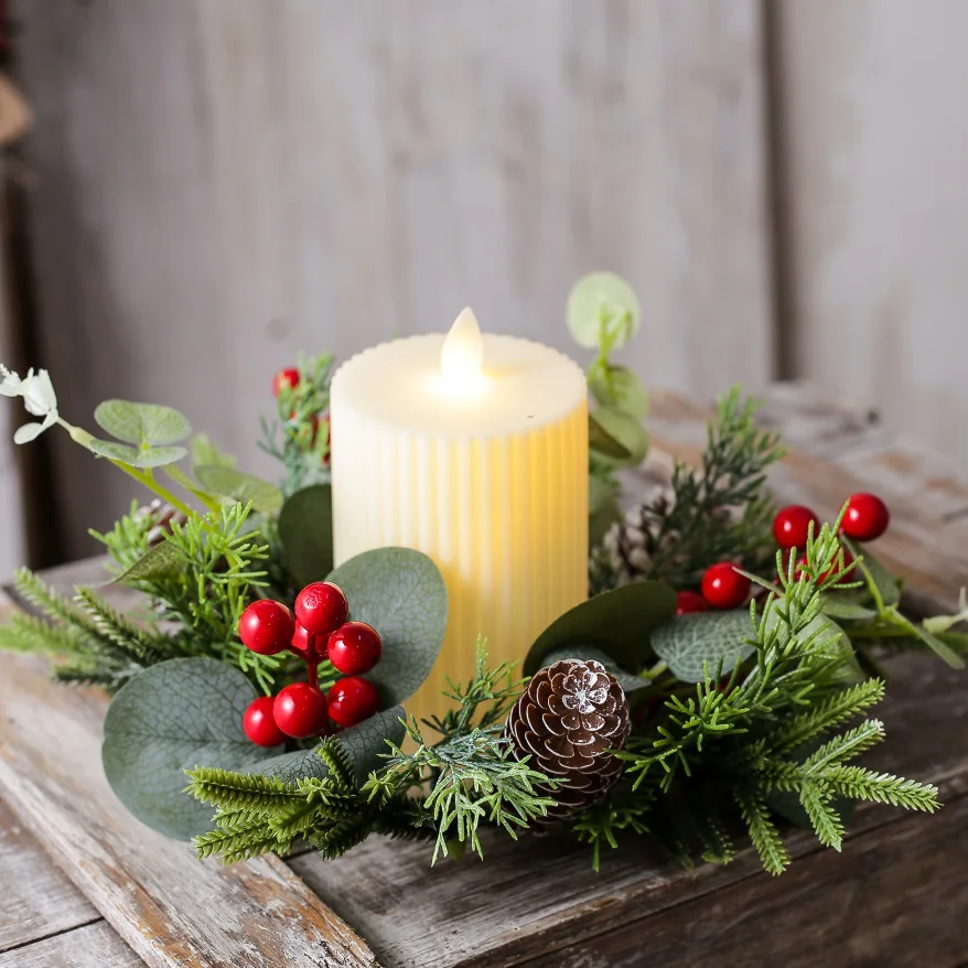 إكليل التوت الأحمر حامل شمعة كلاسيكي حلقة زخرفية احتفالية كوز الصنوبر الديكور لديكور الطاولة عطلة جمع عيد الميلاد