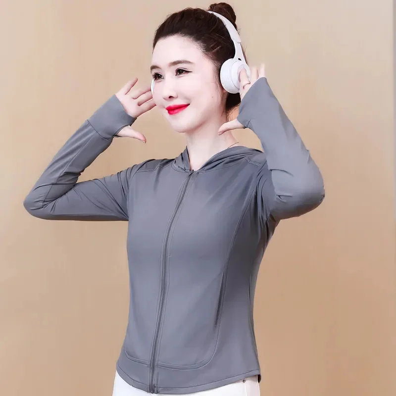 Ice Silk Sun Protection Clothing Coat Women 2025 Summer New Thin Sunscreens Jacket Female Hooded High Waist Short Outwear Top