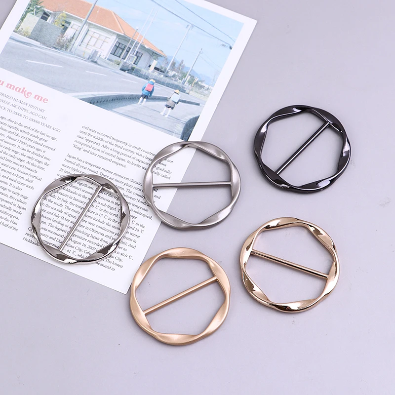 Round Shape Elegant Tee Shirt Clip T-shirt Silk Scarf Decorative Women Hollow Scarves Buckle Brooch Jewelry Clothing Accesories