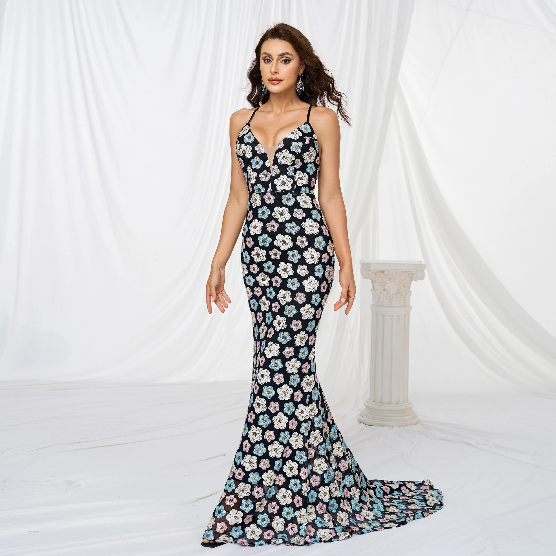 패셔너블한 롱 이브닝 드레스 자수 장식 대형 사이즈 여성 의류 윈드 세레모니 크로스바디 드레스