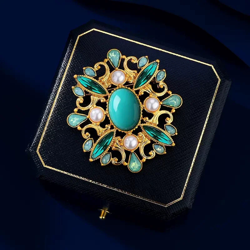 Baroque Vintage Women Crystal Pearls Pin Brooches Classic Design Palace Gem Hollow Cross Geometric Brooch Collar Jewelry Pins