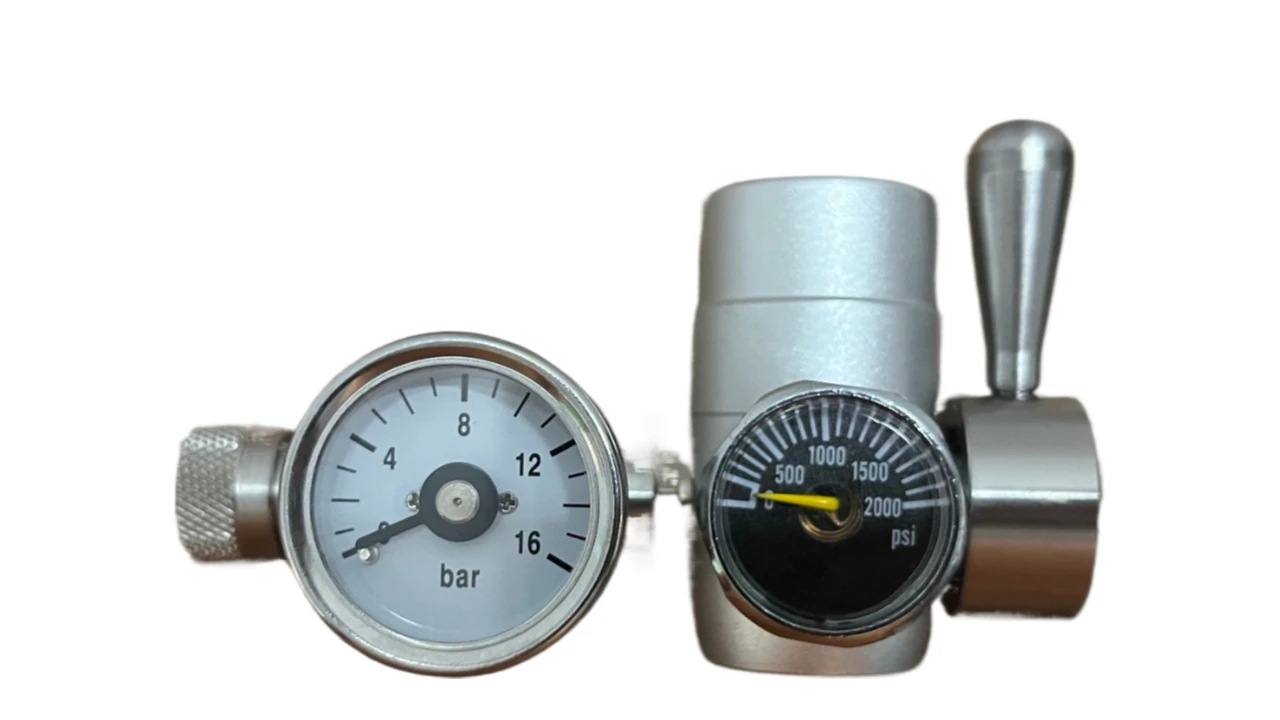 Pneumatic coffee machine, pressure reducing valve camping can control the pre-soaking constant pressure output