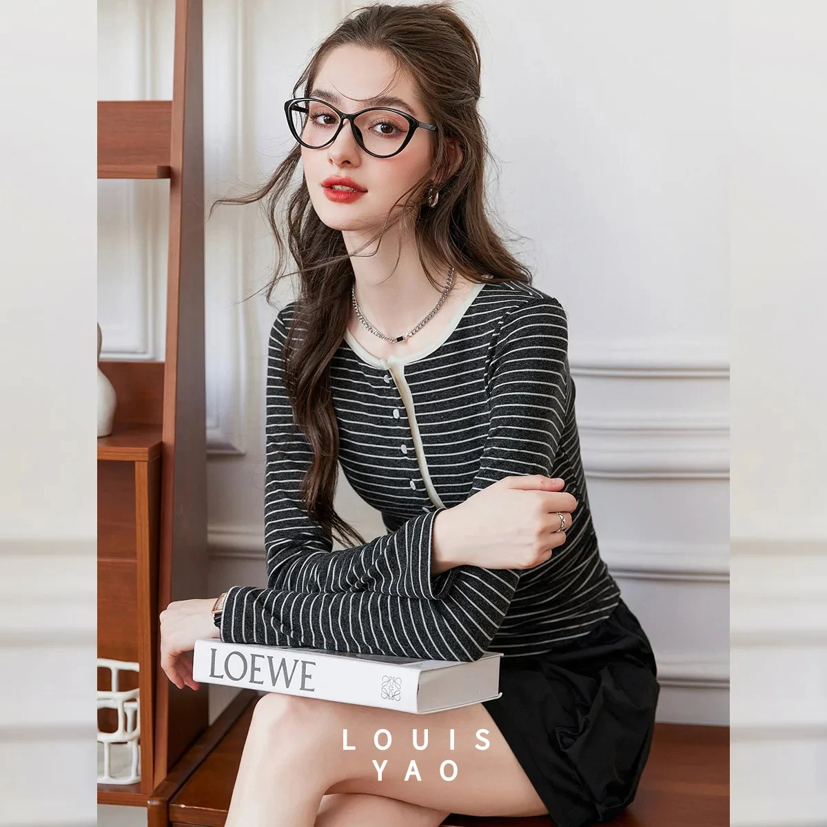 

Футболка LOUISYAO с контрастными полосками и сборками, осень 2025, женская повседневная, микроэластичная, с круглым вырезом, премиум-класса, базовая модель