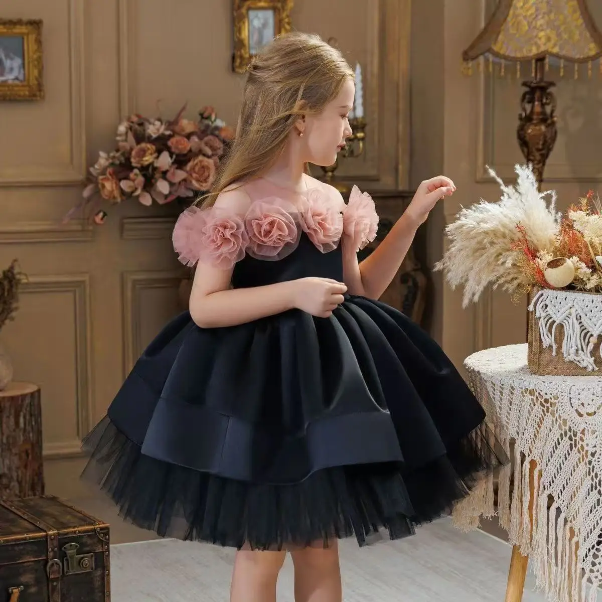 

Black Flower Girl Dress Long Sleeves Backless Scoop Neck Ruffles Tiered Girl's Party Gown Christmas Pageant Dresses 2026 New