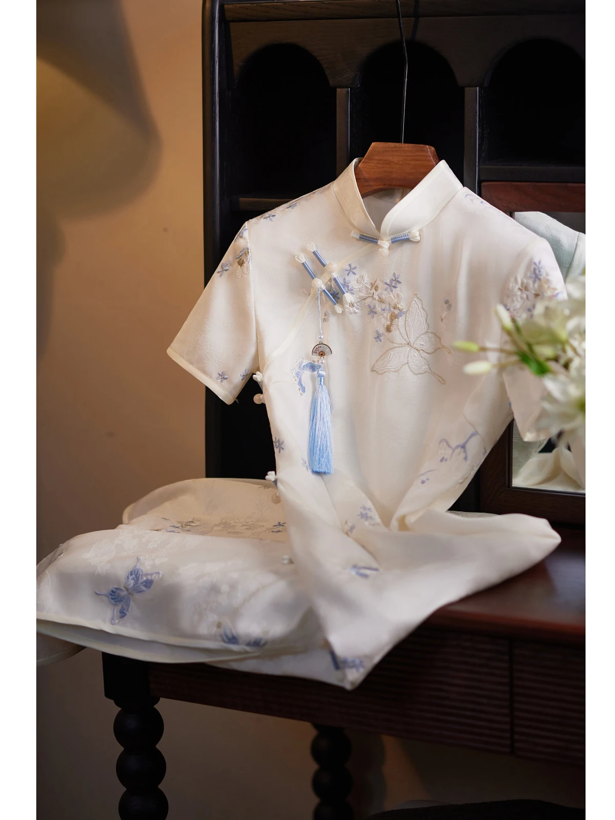 

Ele White Embroidered Dr Beautiful Summer New Arrival Simple Sle Long Skirt ort Sve Chinese...