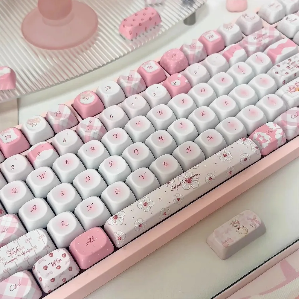 

Silent Weave Theme Pink Girl Keycaps MOA Highly Cute Keycaps for HI75 61 84 96 98 99 104 F87 and Other Wireless Keyboards