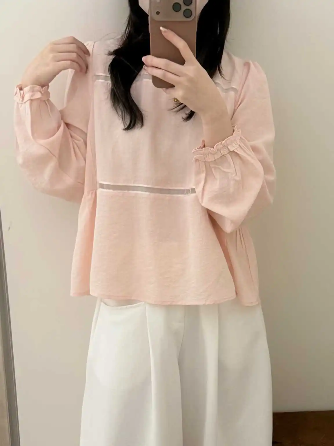 

Женская блузка Chuwojia Весна 2026: Нежный стиль, свободный крой, рукава-фонарики, ажурный круглый вырез, комфортная, дышащая, длинная.