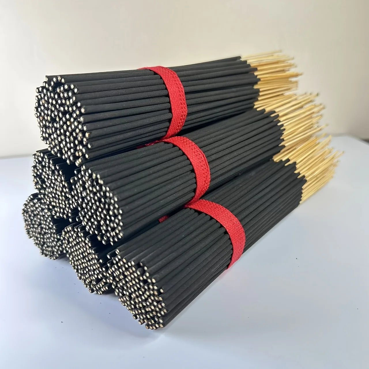 101 Natural 22cm Bamboo Incense Sticks with Cherry Blossom Scent, Burn Time of 45-50 Minutes, for Yoga, Meditation, Home and Office Use - Perfect for Christmas, Halloween, Easter, Hanukkah, Thanksgiving - Feather-Free, for Home Aromatherapy