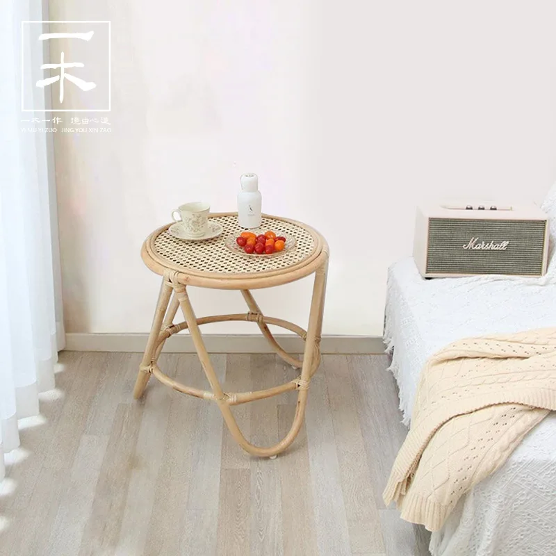 Coffee table ins sofa