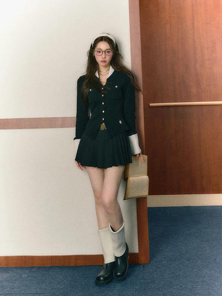 Conjunto de Csa e Saia Fena Slim Fit com Cor Preta em Contraste Estilo Universitário Saia Psada de Aodão Casaco d...