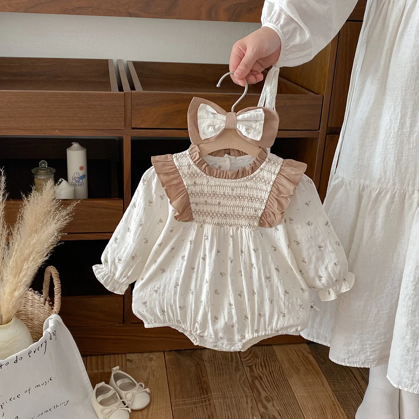 

2025 Autumn Infant Baby Girls Rompers Butterfly Bow Floral Print Baby Girls Bodysuits Contrast-color Bodysuit For Newborn Girls