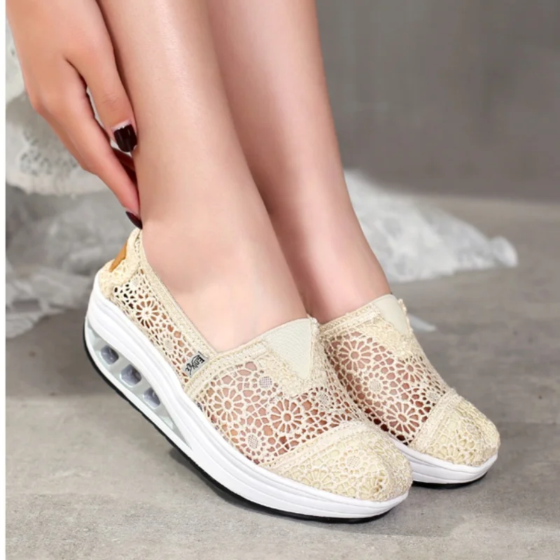 Women Lace Mesh Shoes Sneakers Breathable Fashion Casual Lightweight Loafers Air Cushioned Women\'s Swing Wedges Shoes 2024 New