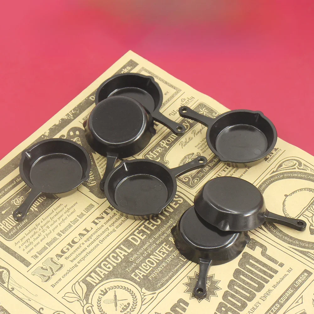 Cute New Resin Mini Black Pan Dollhouse Miniatures Flatbacks Scrapbook Supplies Cabochons Kawaii Decor Charms Flatback Flat Back