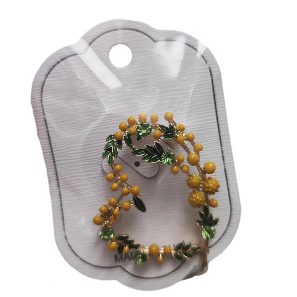 Oil-dripping Rhinestones Brooch Elegant Vintage Oil Drop Mimosa Fruit Brooch with Shiny Rhinestones Love Wreath for Clothes