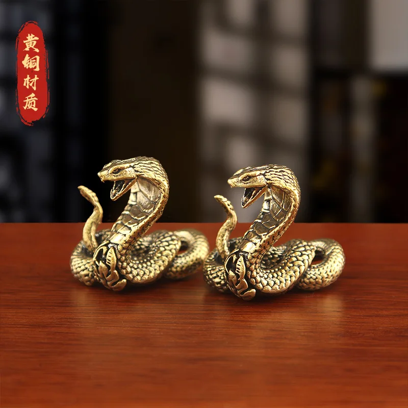 Brass cobra figurine, solid ornament for tea tables, zodiac snake, hand-held toy, desk decoration, and craft