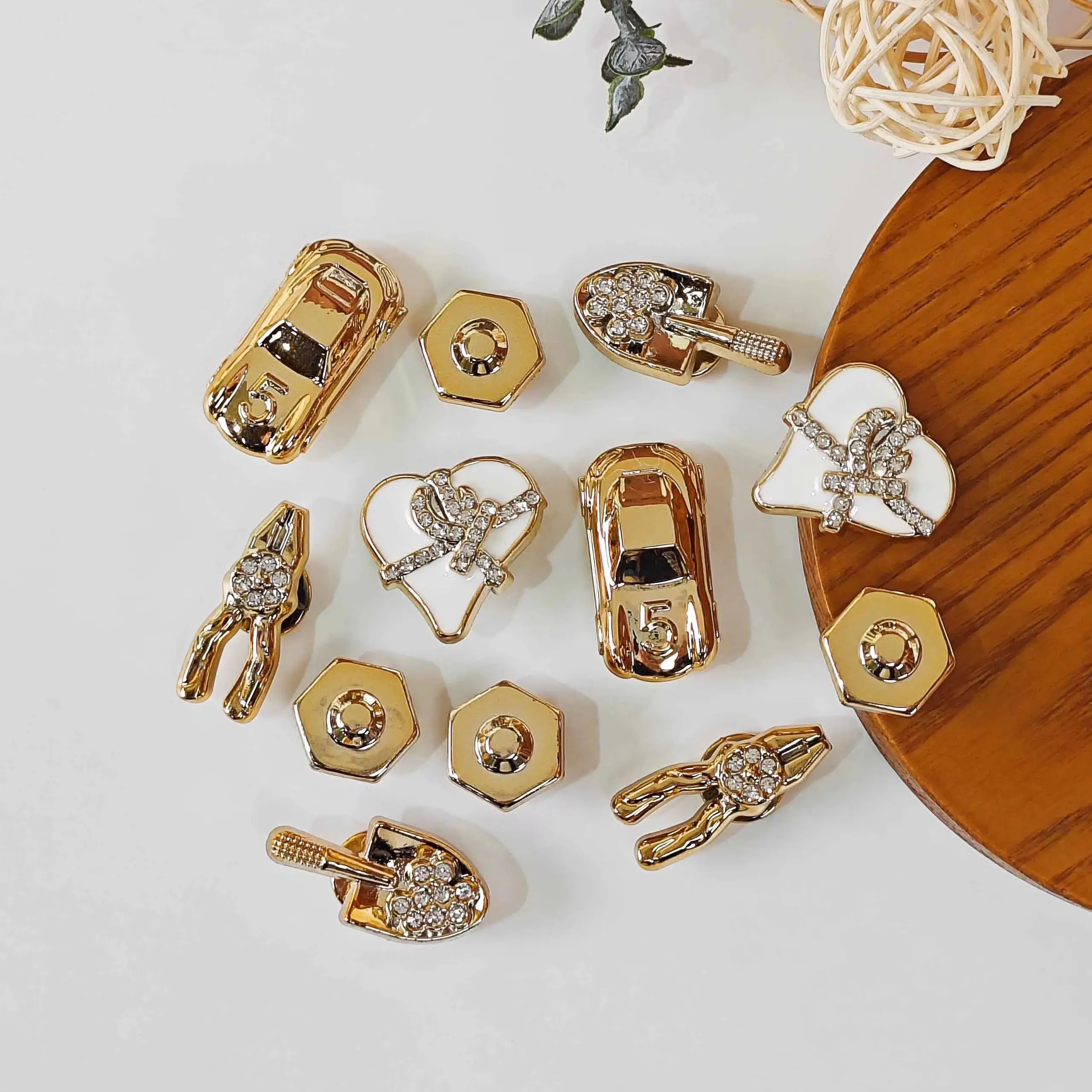 12Pcs DIY Shoe Decoration Charms Shiny Heart, Car, Vise, Shovel, Hexagonal Round Decorative Buckle Non-Metallic Lightweight Material Y2K Fashion Versatile Cute Personality for Men and Women Suitable for Eva Beach Shoes, Sandals, Removable Shoe Decoration, Holiday Gift