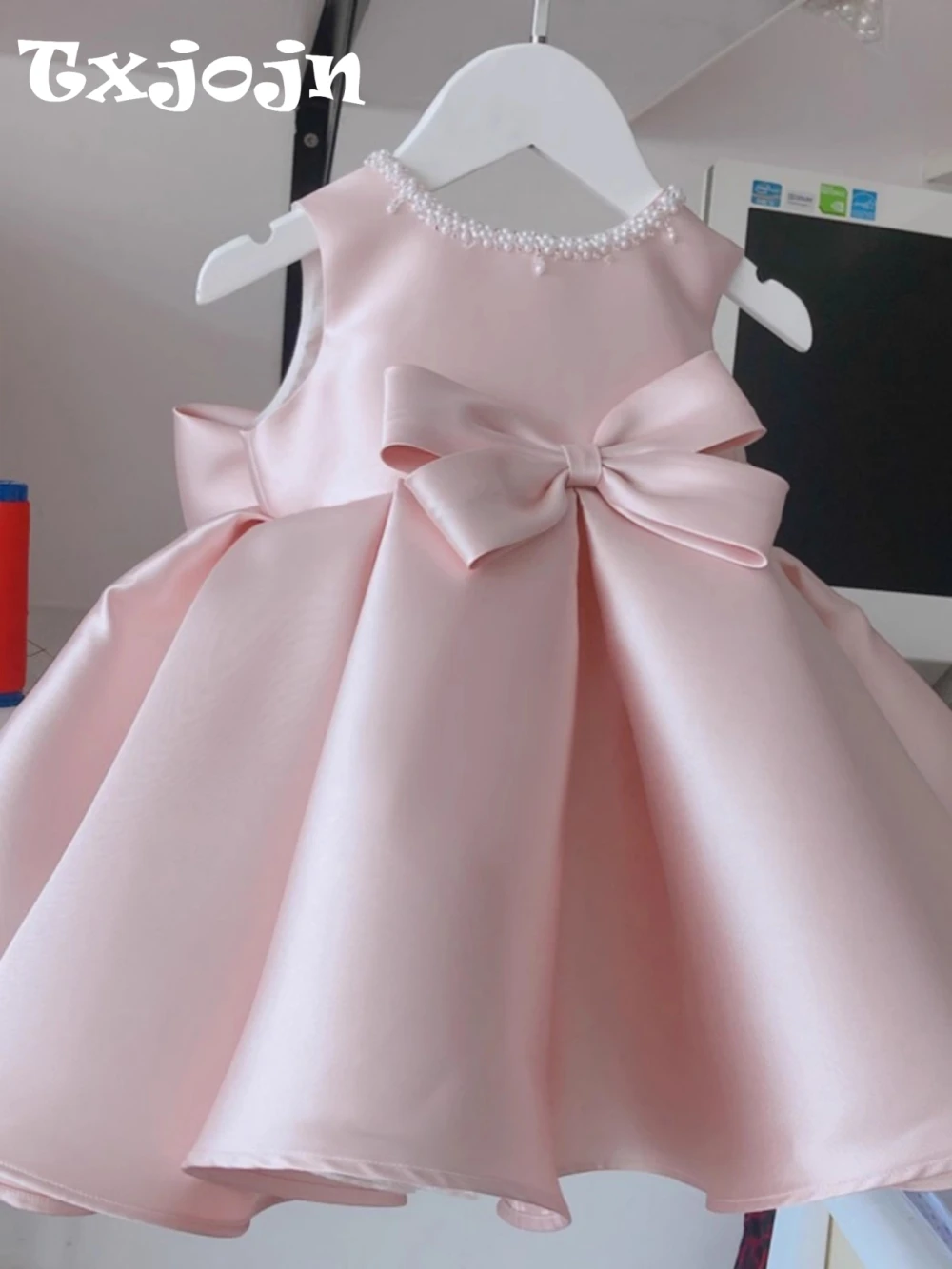 

Pink Sweet Oneck Sleeveless Satin Princess Gown With Bow Sparkly Pearls A-line Knee-length Skirt For Kids Performance 80-160cm