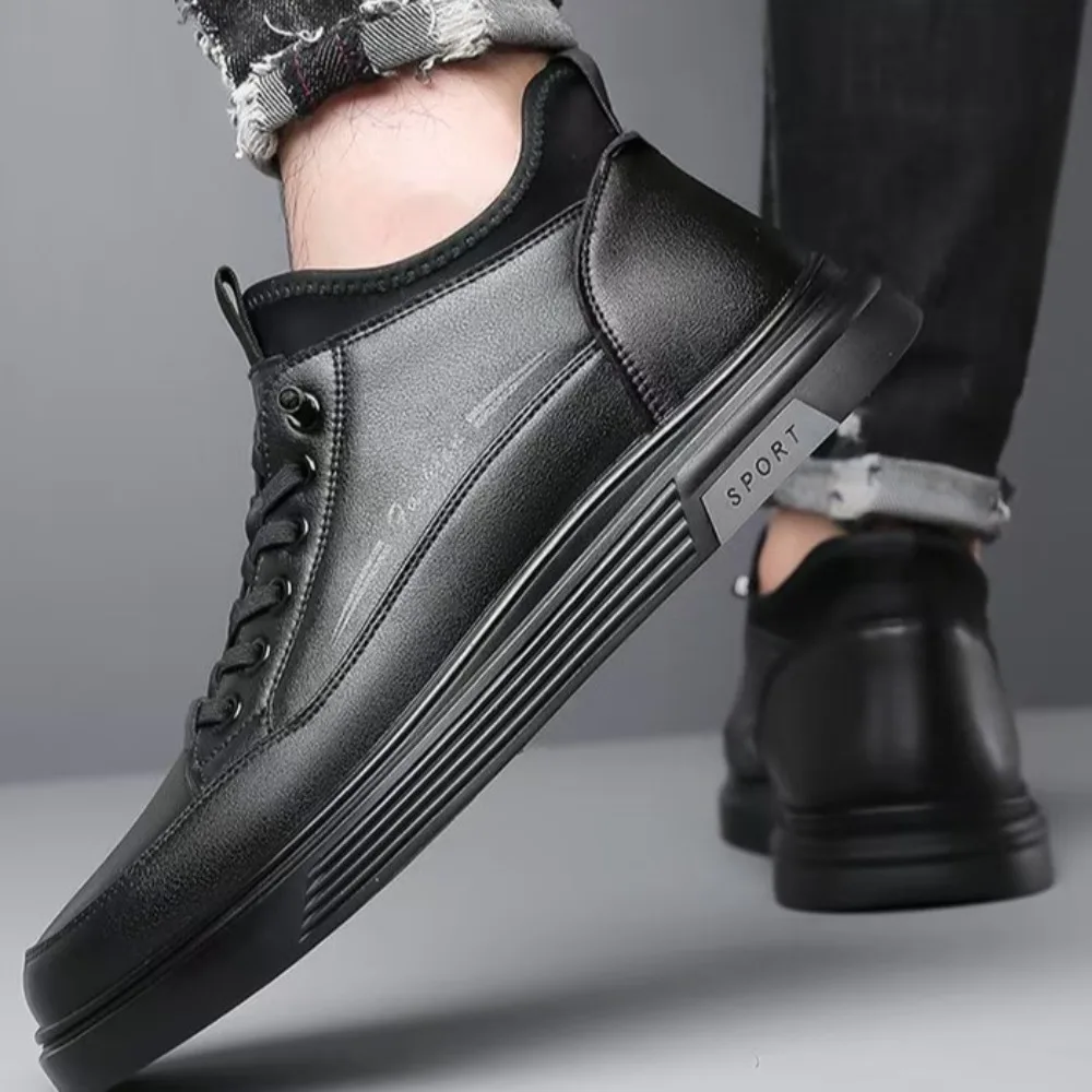 

2025 Autumn and Winter Black Leather Casual Shoes for Men Breathable Business Leather Shoes Soft-soled Lined with Fleece Loafers