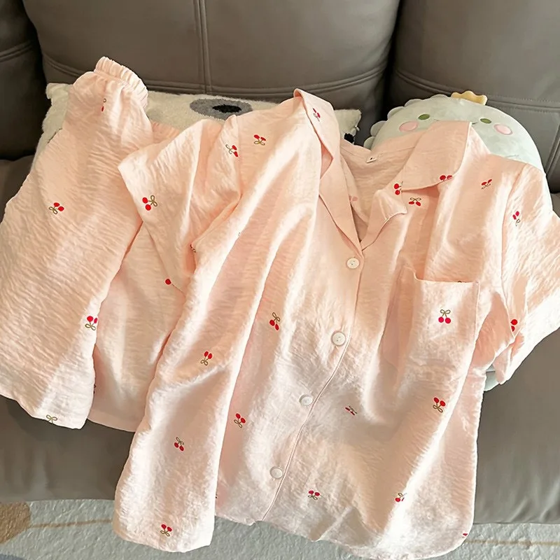 

Женская ночная рубашка, кардиганы с лацканами, милые пижамы, шорты с короткими рукавами, студенческая одежда для дома, простая и мягкая, милая, с вишневым принтом, розовая