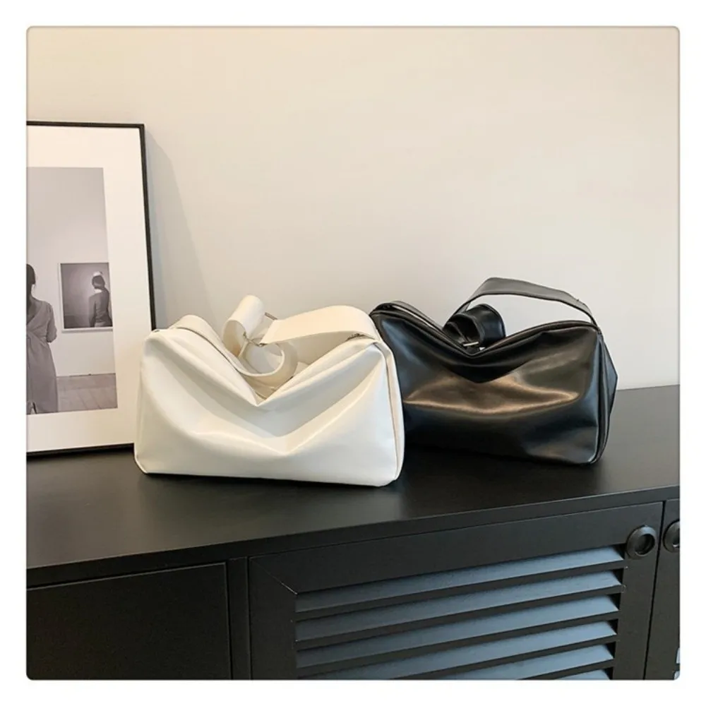 

Versatile Korean Style Messenger Bag Soft Leather Shoulder Bag Large Capacity Solid Color Crossbody Bag Unisex