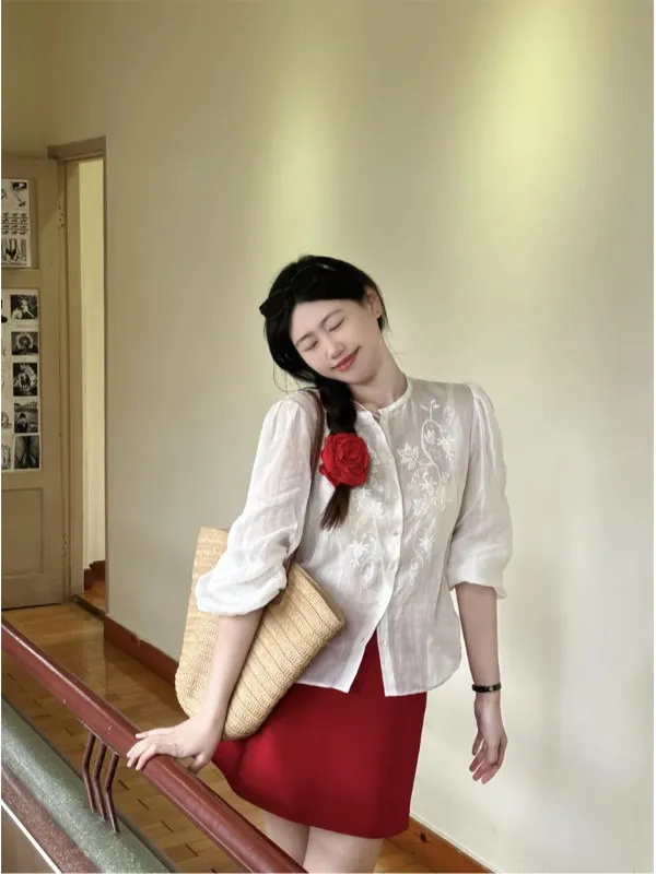 

Женская белая рубашка с кружевной вышивкой и сложной отделкой, круглым вырезом и воротником-стойкой, весна 2026, новый дизайн, корейский стиль, прямой крой