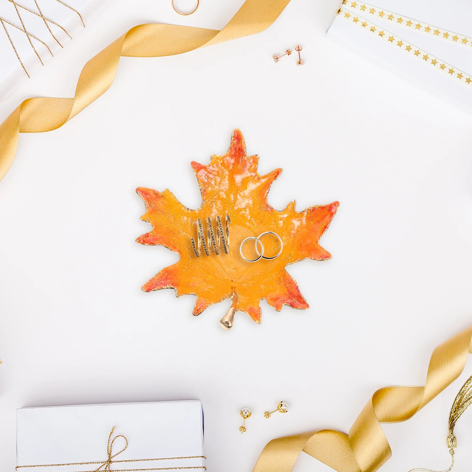 

Подставка для украшений в форме кленового листа, креативный дизайн, декоративная настольная подставка для хранения украшений, органайзер, подставка для демонстрации украшений для дома