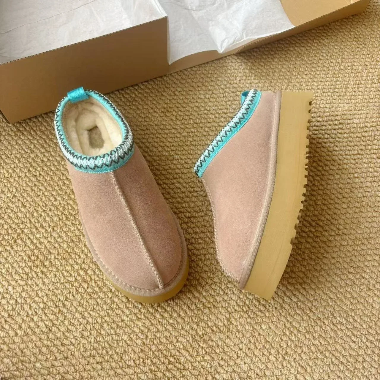Women's Winter Boots with Thick Soles Ethnic Snow Boots Wool Slippers 2027 Newest Winter Sheepskin Wool Integrated Women's Shoes