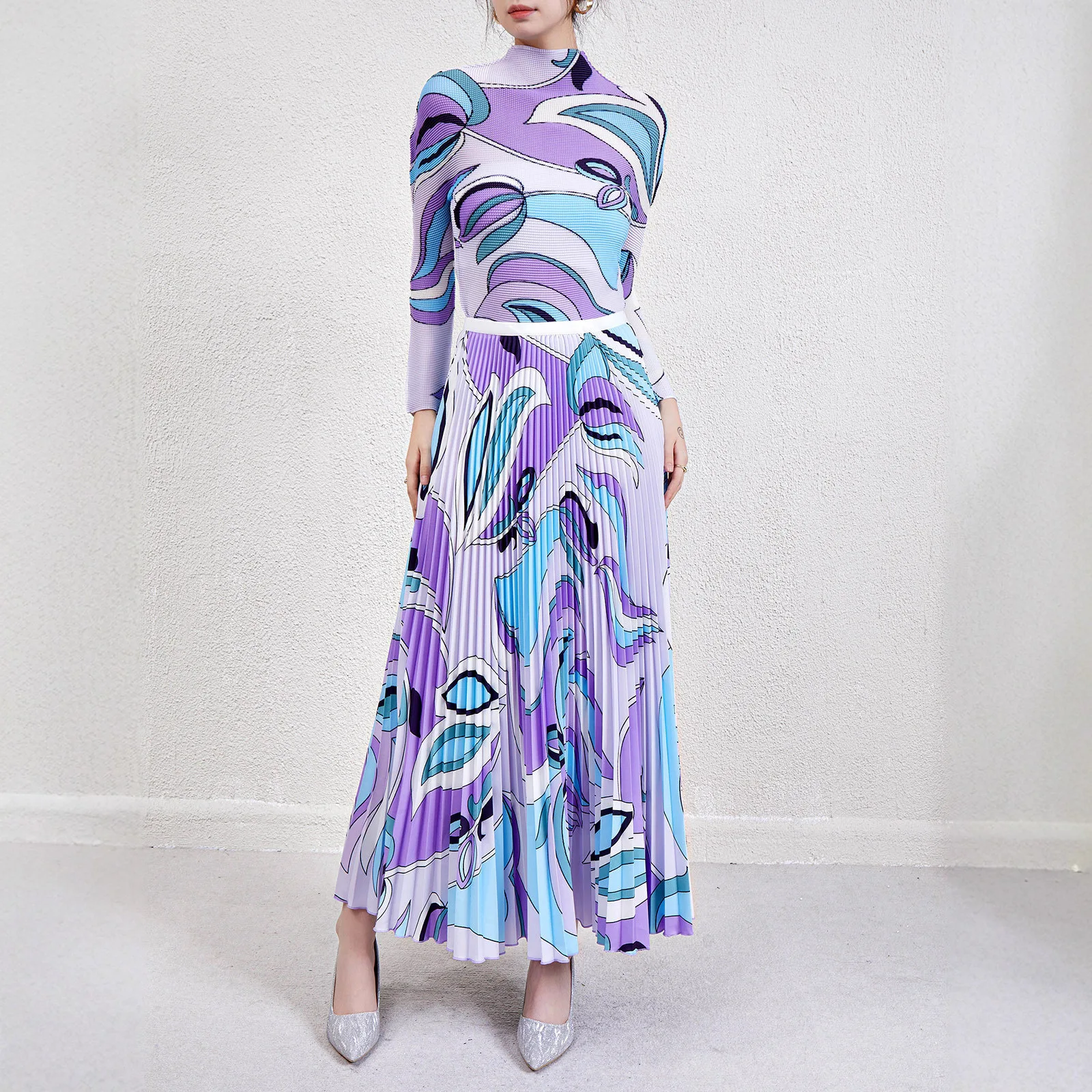 

Женский повседневный спортивный комплект из двух предметов для танцев, весенне-осенний новый свободный комплект большого размера, воздушный плиссированный комплект Ele