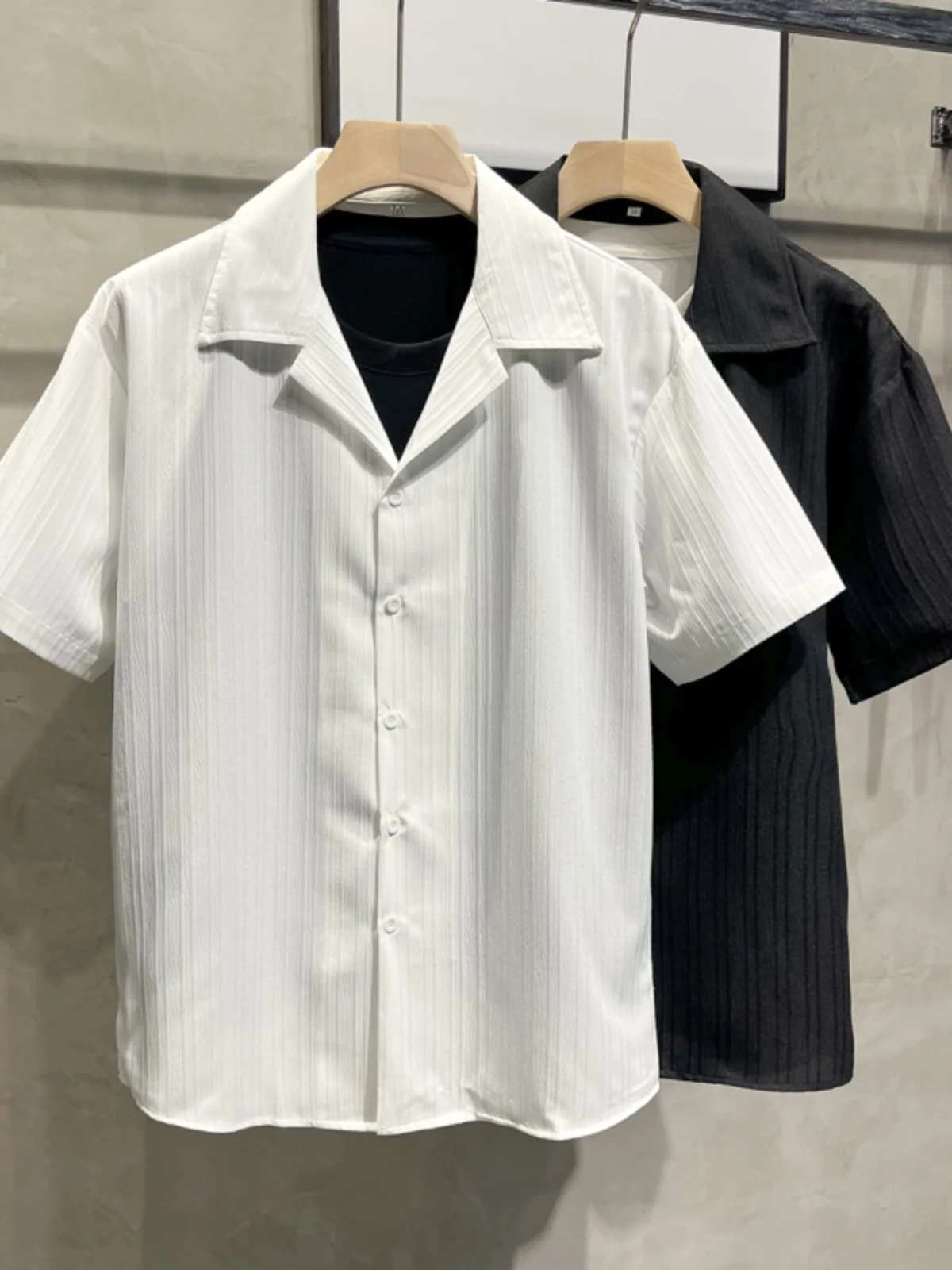 

Мужская летняя повседневная футболка свободного кроя из ледяного шелка с кубинским воротником, стильный и модный образ для дома и улицы