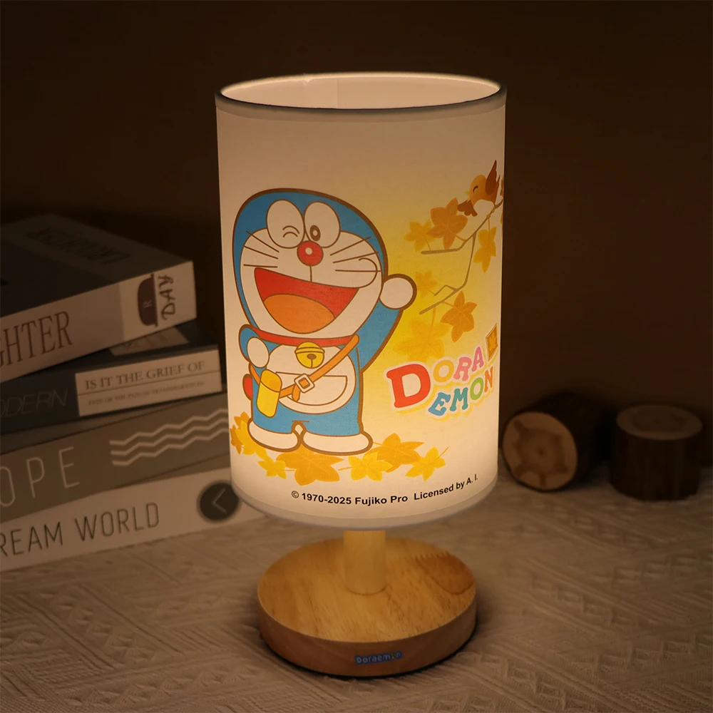 Lampada da tavolo a LED per cartoni animati con presa USB Lampada da tavolo a luce calda Comodino Arredamento della stanza Paralume in tessuto Illuminazione del soggiorno