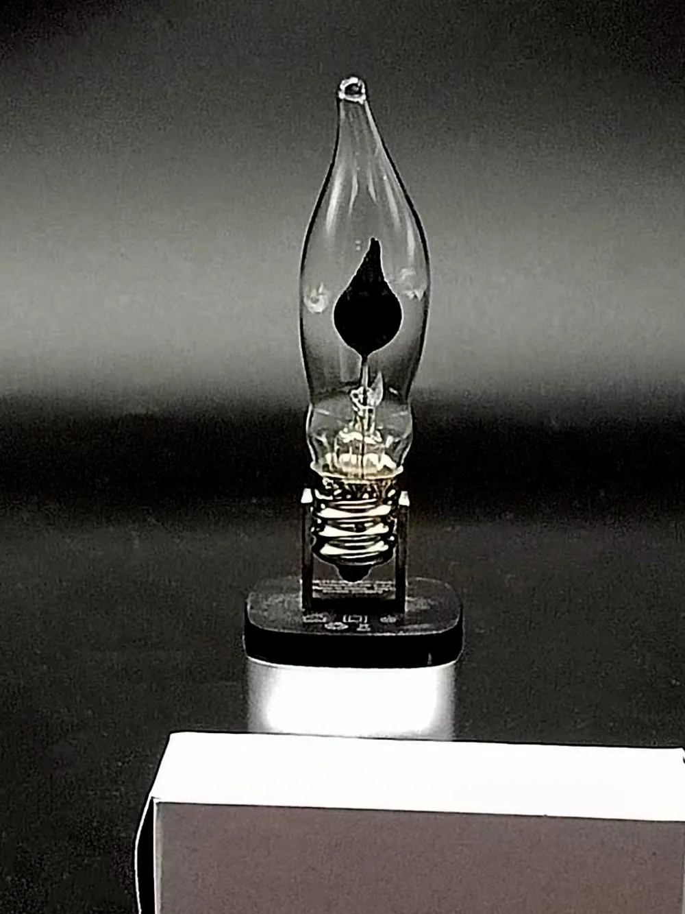 Simulation Flickering LED Flame Bulb E12 Base C18 Imitation Flame Light Candle Head Buddha Altar Decorative Replacement Bulb